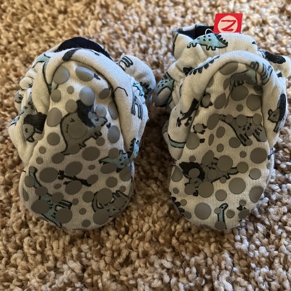 Zutano Dino booties, size 3 months - Picture 4 of 4